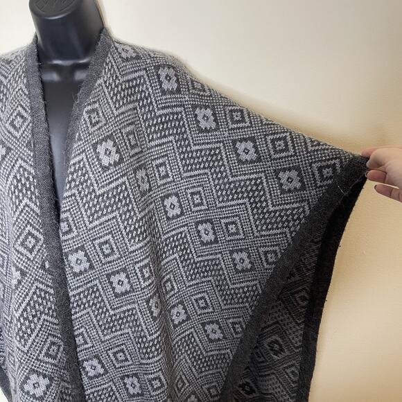 ALPAFINA Women's Grey Alpaca Wool Aztec Print Shawl Wrap Cardigan Western‎ OS - Picture 4 of 6